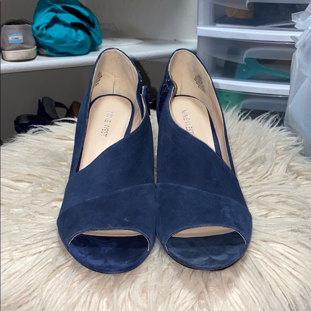 Nine West peep toe pump
